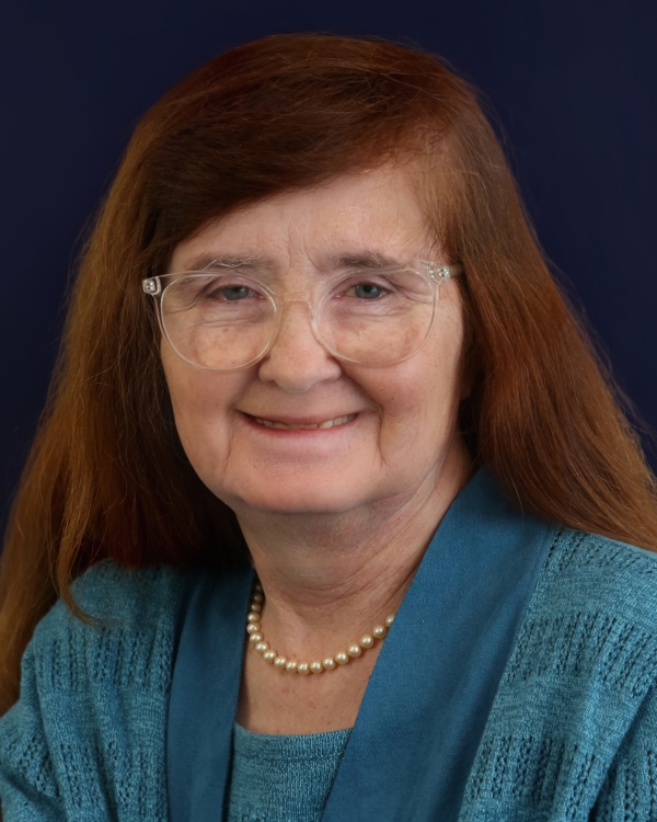 Helen Hoffner headshot
