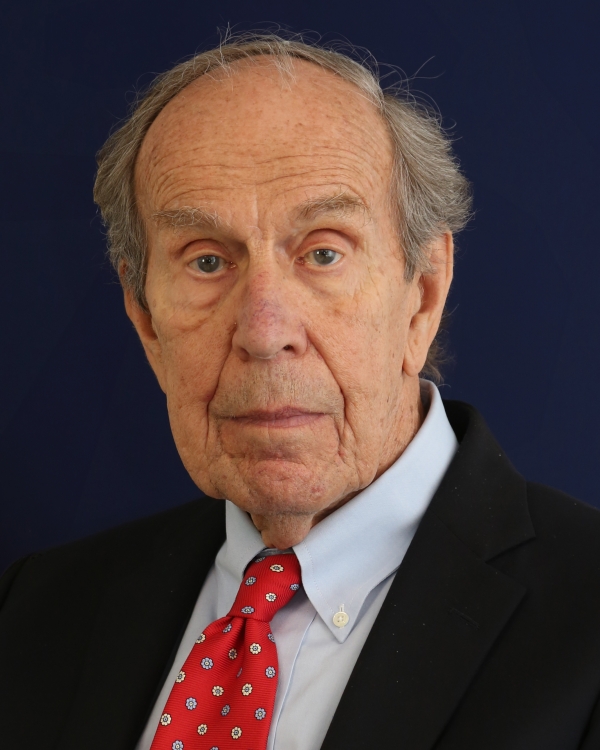 Headshot of Roger Gee
